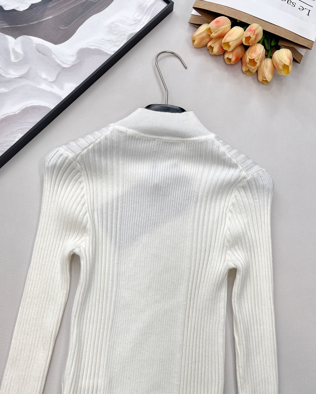 🆕Miumiu25FW秋冬新款微标提花山羊毛混纺立领针织长袖打底衫丨⚠独家高版出品！采用羊毛针织面料，自