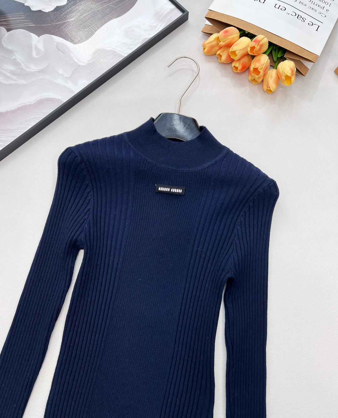 🆕Miumiu25FW秋冬新款微标提花山羊毛混纺立领针织长袖打底衫丨⚠独家高版出品！采用羊毛针织面料，自