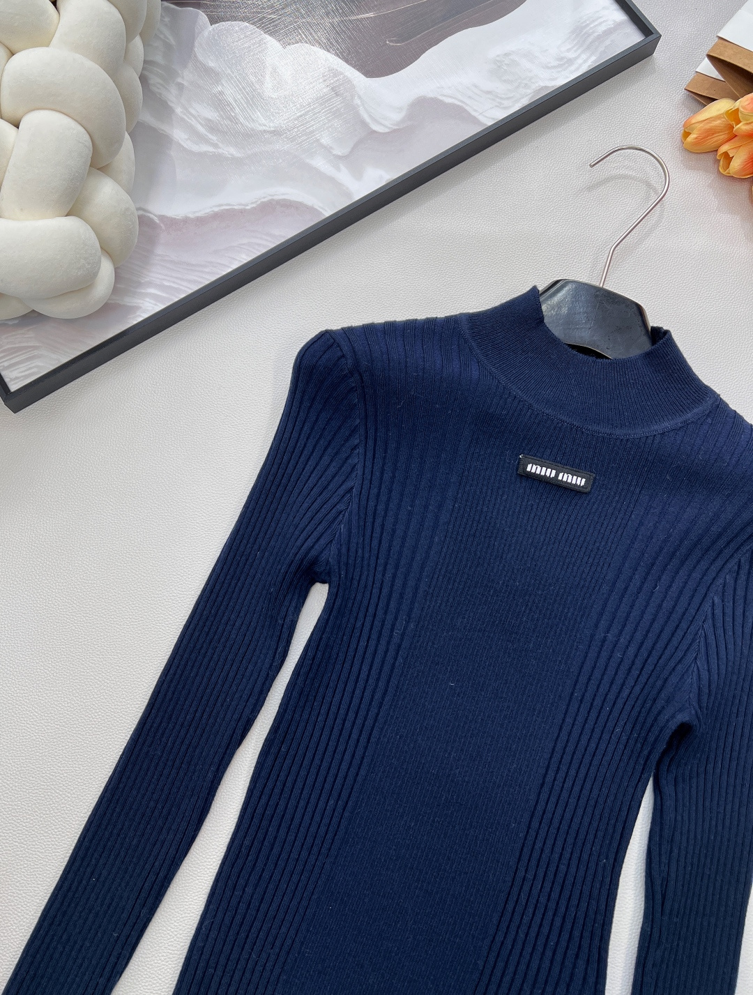 🆕Miumiu25FW秋冬新款微标提花山羊毛混纺立领针织长袖打底衫丨⚠独家高版出品！采用羊毛针织面料，自