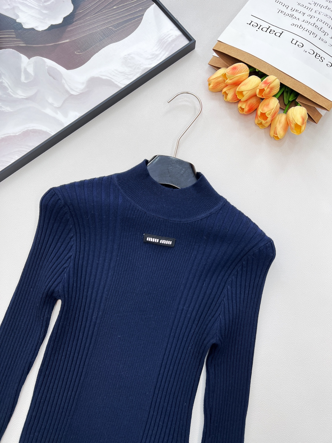 🆕Miumiu25FW秋冬新款微标提花山羊毛混纺立领针织长袖打底衫丨⚠独家高版出品！采用羊毛针织面料，自