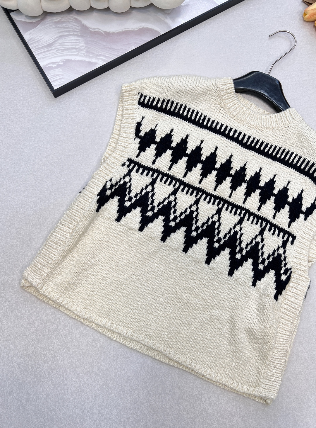 🆕Dioi2025新款菱格提花针织马甲，定制YB羊绒纱线织造，提花工艺处理，呈现出不同波纹形状，阔袖马甲