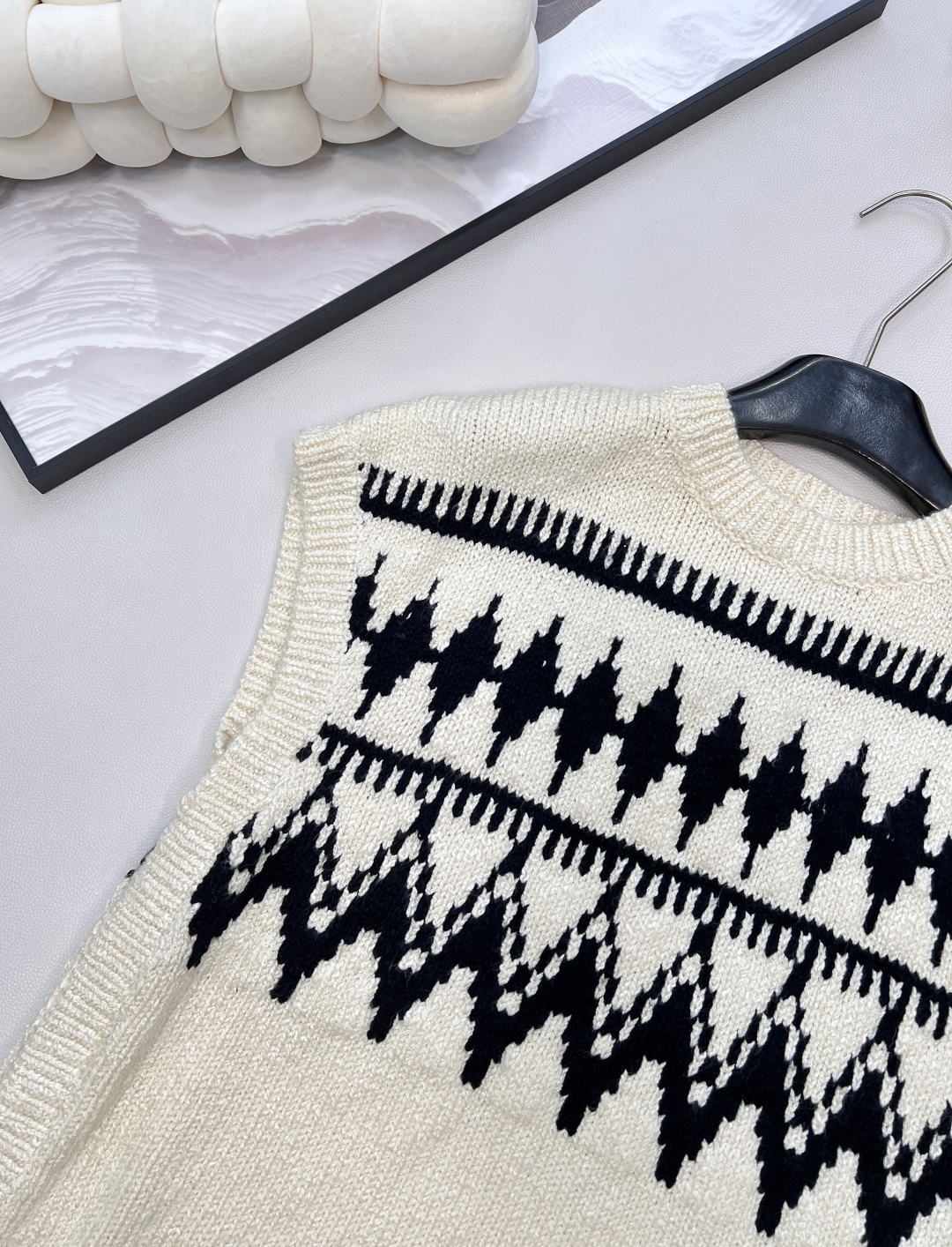 🆕Dioi2025新款菱格提花针织马甲，定制YB羊绒纱线织造，提花工艺处理，呈现出不同波纹形状，阔袖马甲