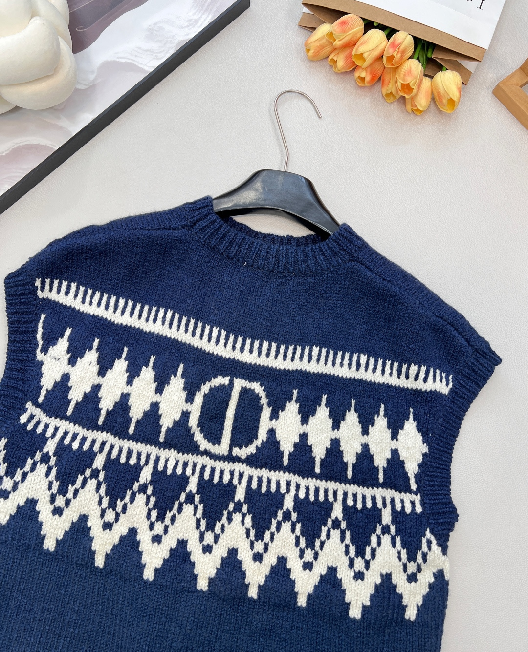 🆕Dioi2025新款菱格提花针织马甲，定制YB羊绒纱线织造，提花工艺处理，呈现出不同波纹形状，阔袖马甲