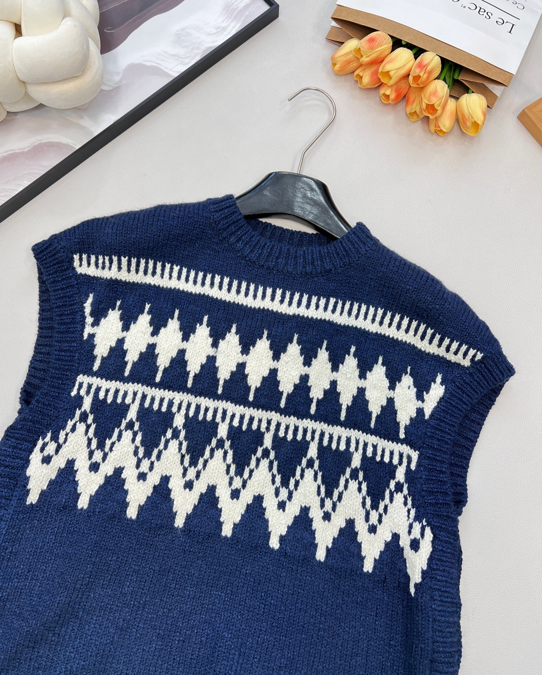 🆕Dioi2025新款菱格提花针织马甲，定制YB羊绒纱线织造，提花工艺处理，呈现出不同波纹形状，阔袖马甲