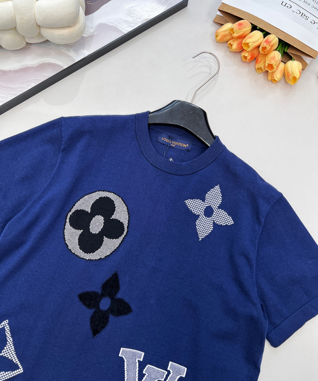 🆕Louis Vuitton2025新款圆领四叶草徽标短袖，定制YB斜纹全棉纱线织造，穿搭舒适，质感十足