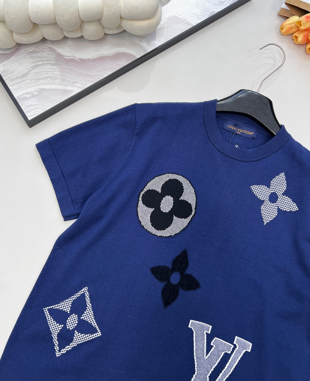 🆕Louis Vuitton2025新款圆领四叶草徽标短袖，定制YB斜纹全棉纱线织造，穿搭舒适，质感十足