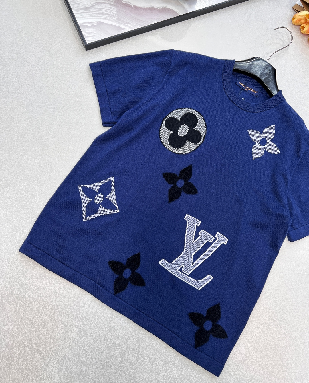 🆕Louis Vuitton2025新款圆领四叶草徽标短袖，定制YB斜纹全棉纱线织造，穿搭舒适，质感十足