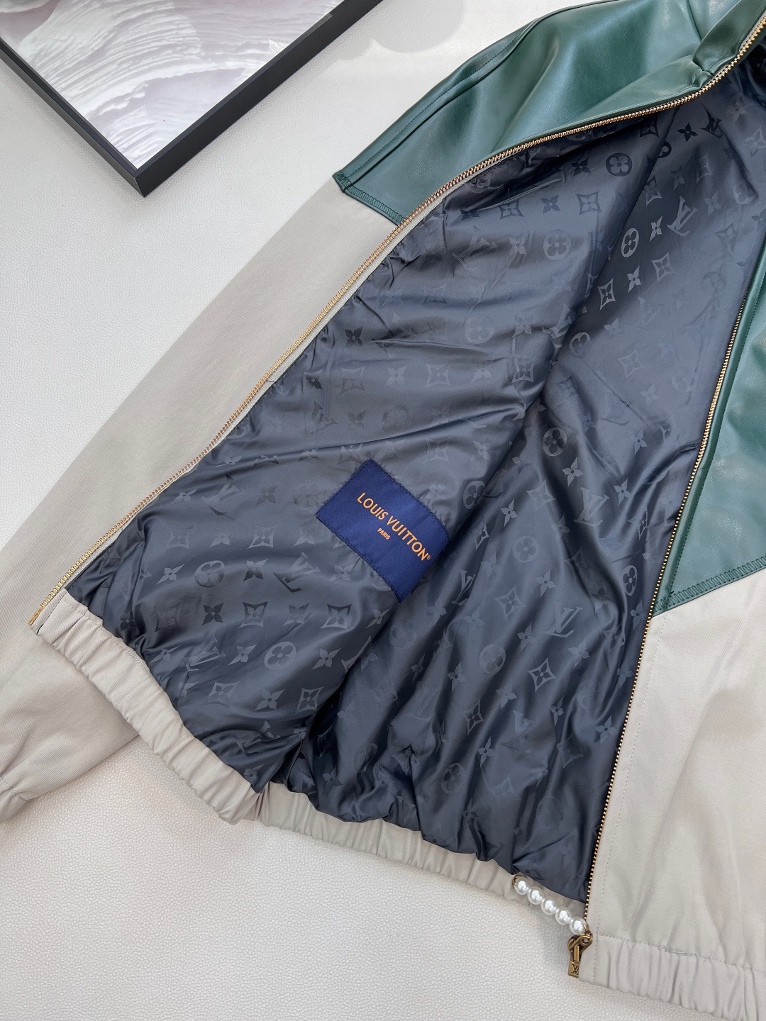 🆕Louis vuitton2025新款拼色皮衣夹克外套，定制YB进口环保水洗皮材质，质感细腻，纹理清晰