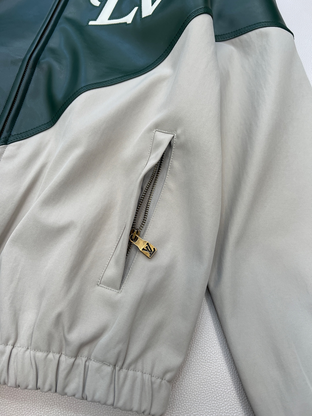 🆕Louis vuitton2025新款拼色皮衣夹克外套，定制YB进口环保水洗皮材质，质感细腻，纹理清晰