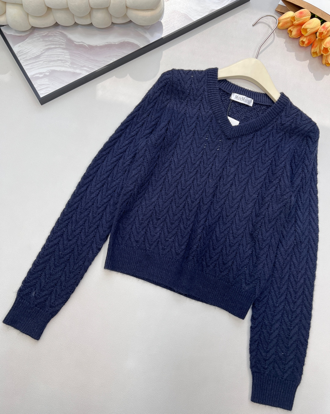 🆕MAXMARA2024新款V领 麻花编织套头毛衣，定制YB羊毛针织材质 质感高级 舒适柔软 肌理明显 