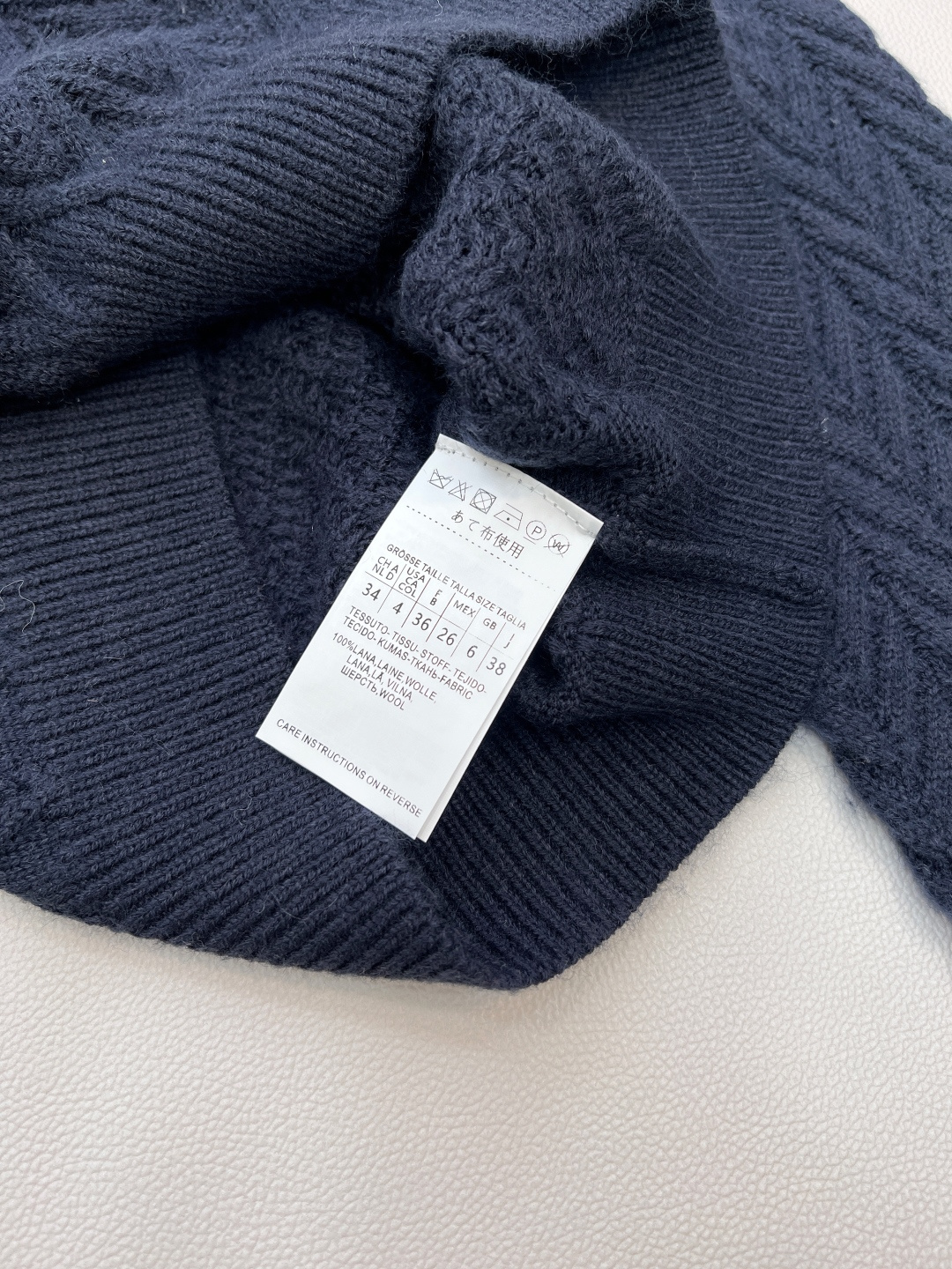 🆕MAXMARA2024新款V领 麻花编织套头毛衣，定制YB羊毛针织材质 质感高级 舒适柔软 肌理明显 