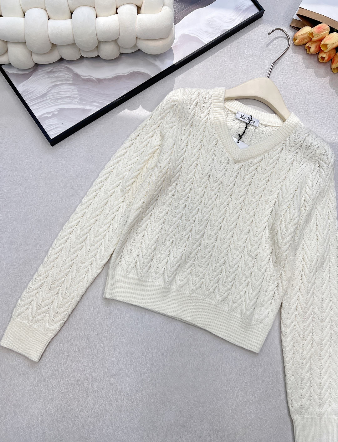 🆕MAXMARA2024新款V领 麻花编织套头毛衣，定制YB羊毛针织材质 质感高级 舒适柔软 肌理明显 