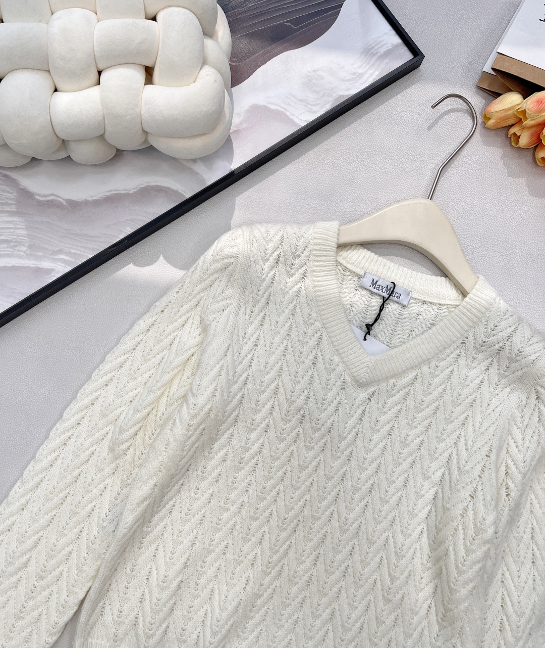 🆕MAXMARA2024新款V领 麻花编织套头毛衣，定制YB羊毛针织材质 质感高级 舒适柔软 肌理明显 