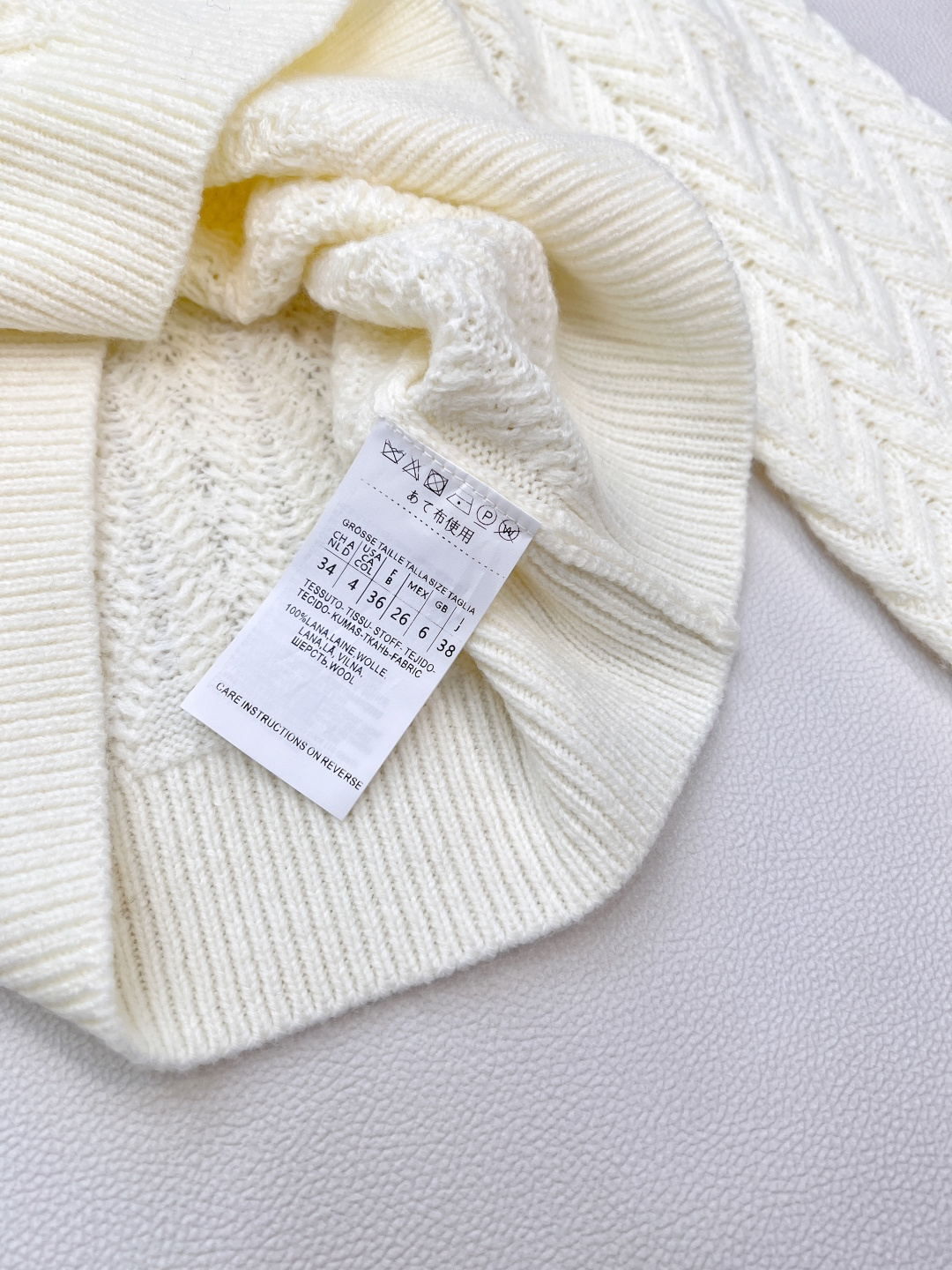 🆕MAXMARA2024新款V领 麻花编织套头毛衣，定制YB羊毛针织材质 质感高级 舒适柔软 肌理明显 