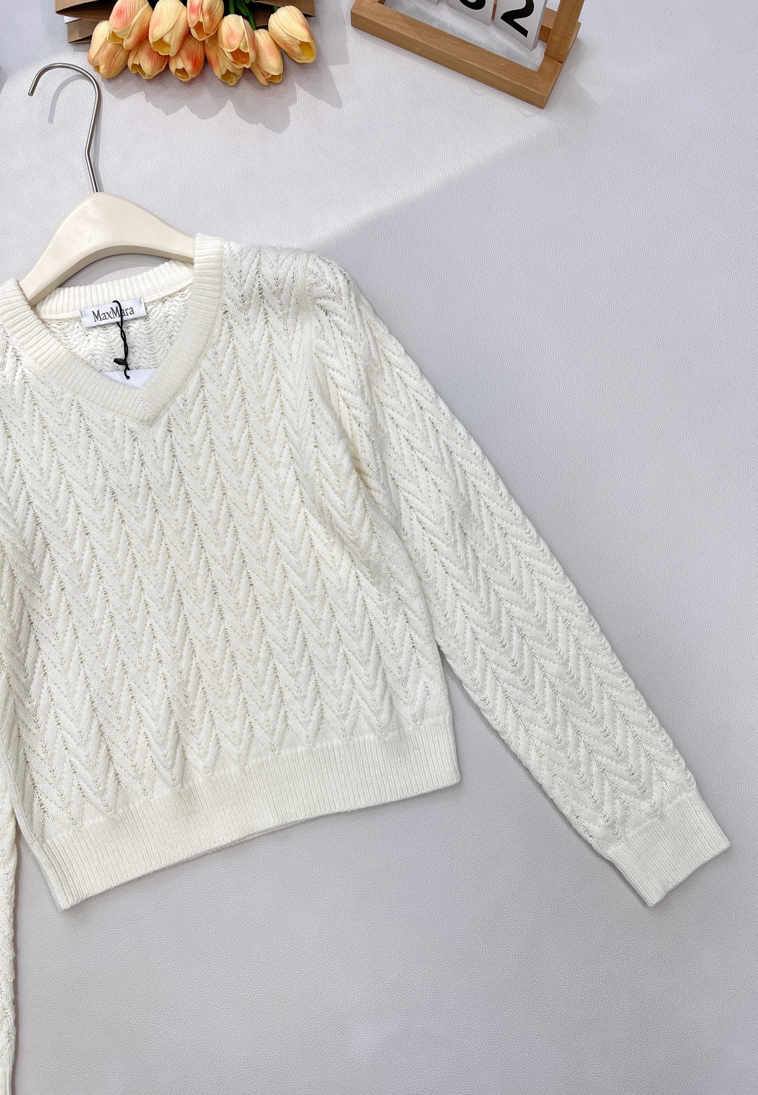 🆕MAXMARA2024新款V领 麻花编织套头毛衣，定制YB羊毛针织材质 质感高级 舒适柔软 肌理明显 