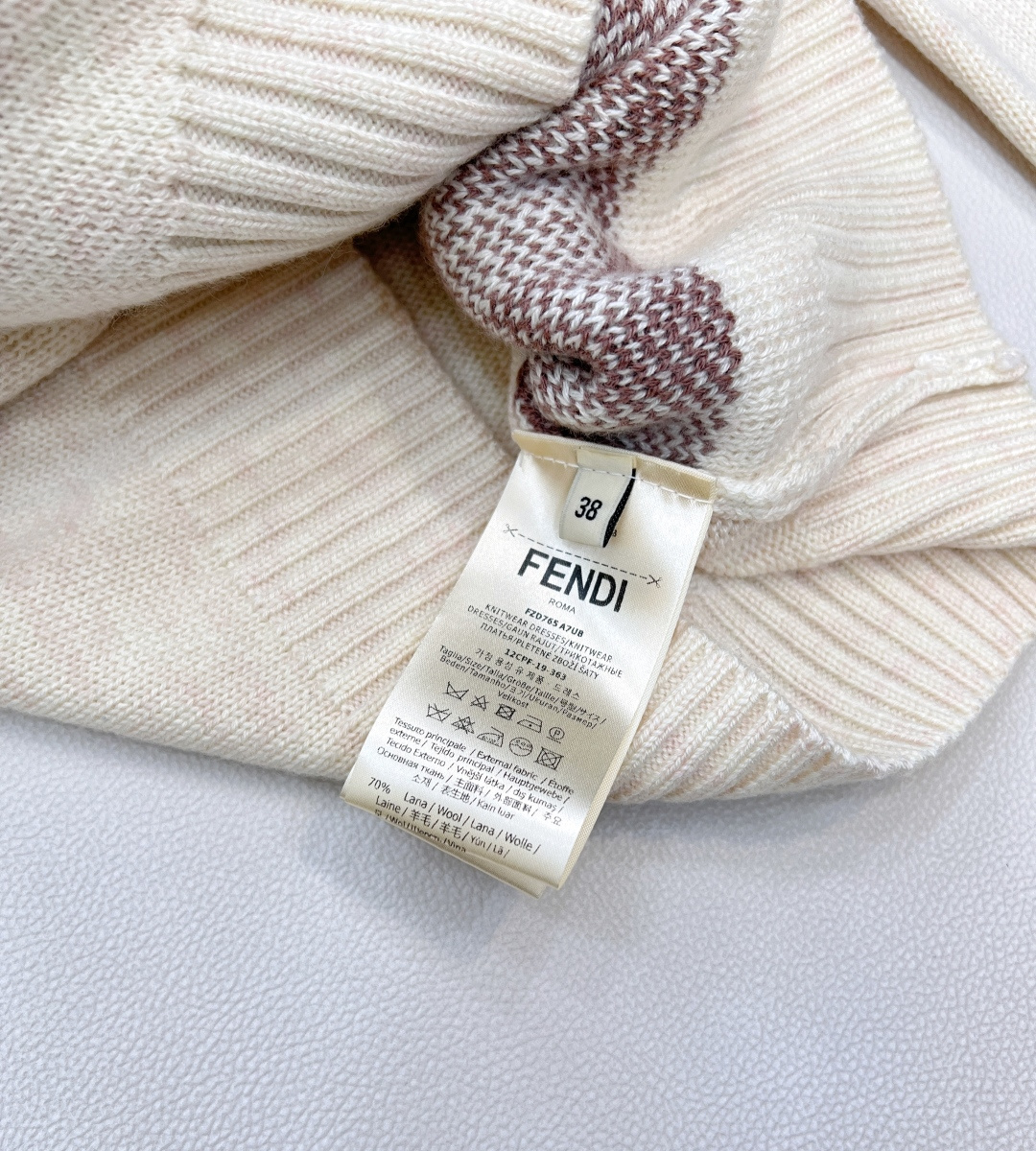 🆕FENDI新款小狗贴片刺绣长袖针织，意大利奢侈品牌芬迪的经典基因邂逅萌趣小狗元素，便诞生了这件极具辨识