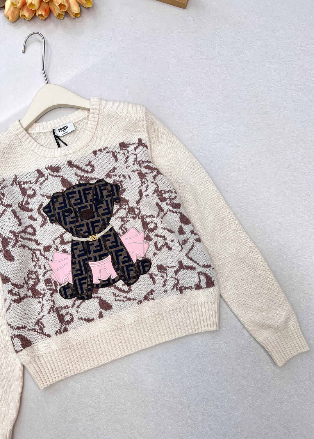 🆕FENDI新款小狗贴片刺绣长袖针织，意大利奢侈品牌芬迪的经典基因邂逅萌趣小狗元素，便诞生了这件极具辨识