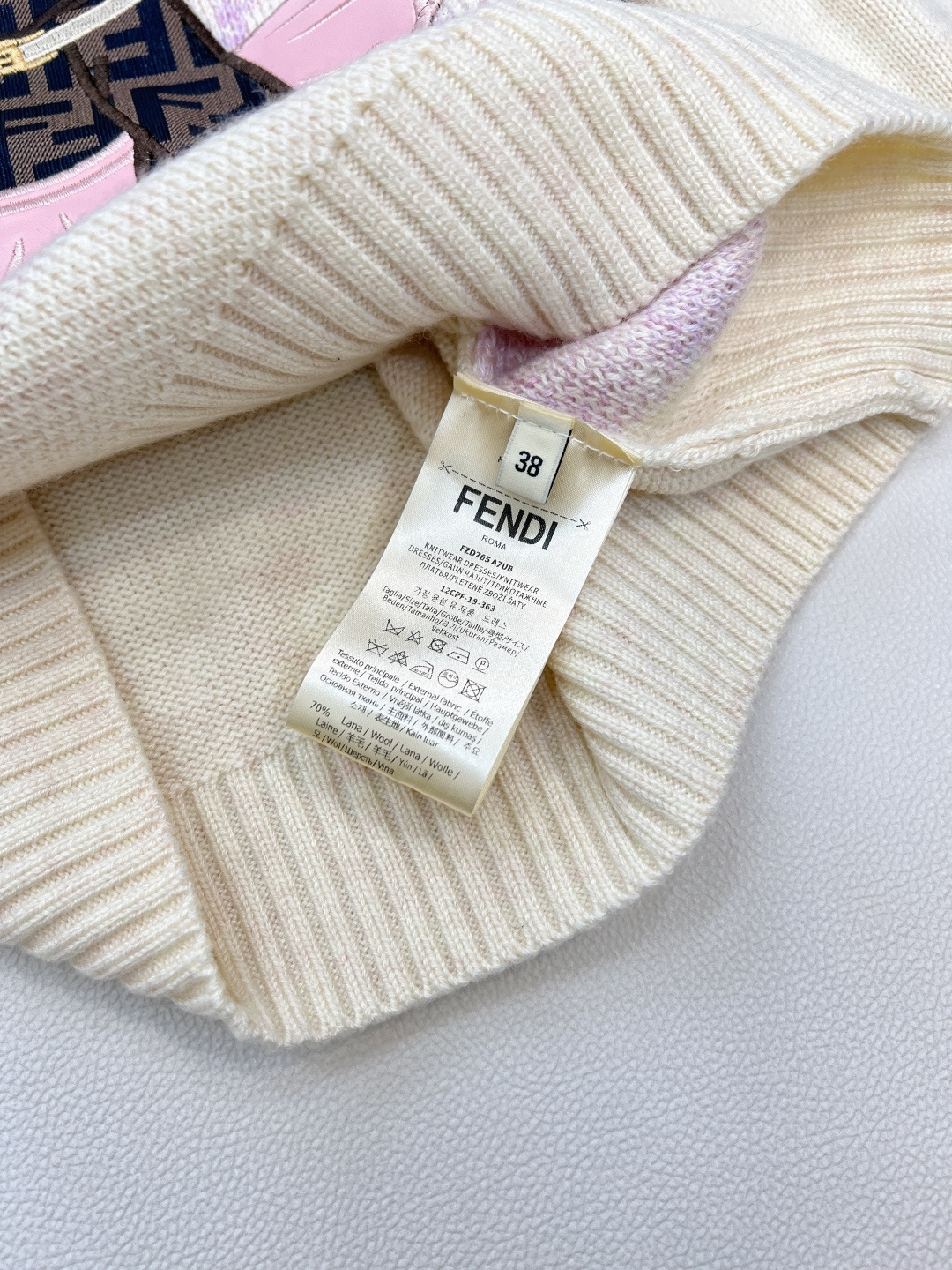 🆕FENDI新款小狗贴片刺绣长袖针织，意大利奢侈品牌芬迪的经典基因邂逅萌趣小狗元素，便诞生了这件极具辨识