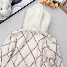 🆕 CHANEL coco neige滑雪系列 撞色菱格针织拉链连帽开衫外套由维吉妮·维娅创作,从冰雪运 🆕 CHANEL coco neige滑雪系列 撞色菱格针织拉链连帽开衫外套由维吉妮·维娅创作,从冰雪运