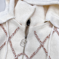 🆕 CHANEL coco neige滑雪系列 撞色菱格针织拉链连帽开衫外套由维吉妮·维娅创作,从冰雪运 🆕 CHANEL coco neige滑雪系列 撞色菱格针织拉链连帽开衫外套由维吉妮·维娅创作,从冰雪运