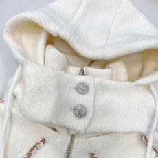 🆕 CHANEL coco neige滑雪系列 撞色菱格针织拉链连帽开衫外套由维吉妮·维娅创作,从冰雪运 🆕 CHANEL coco neige滑雪系列 撞色菱格针织拉链连帽开衫外套由维吉妮·维娅创作,从冰雪运