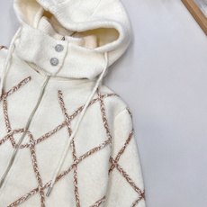 🆕 CHANEL coco neige滑雪系列 撞色菱格针织拉链连帽开衫外套由维吉妮·维娅创作,从冰雪运 🆕 CHANEL coco neige滑雪系列 撞色菱格针织拉链连帽开衫外套由维吉妮·维娅创作,从冰雪运