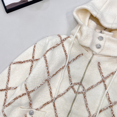 🆕 CHANEL coco neige滑雪系列 撞色菱格针织拉链连帽开衫外套由维吉妮·维娅创作,从冰雪运 🆕 CHANEL coco neige滑雪系列 撞色菱格针织拉链连帽开衫外套由维吉妮·维娅创作,从冰雪运