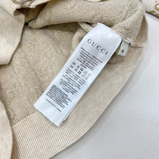 🆕Gucci25新款针织v领开衫长袖🛒胸口的红色Logo贴标 是亮点也是辨识度 让基础老花不单调~门襟金 🆕Gucci25新款针织v领开衫长袖🛒胸口的红色Logo贴标 是亮点也是辨识度 让基础老花不单调~门襟金