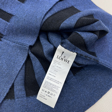 🆕Loewe 2025 新款女装无袖针织背心,极简线条里的优雅宣言,极简设计邂逅高级质感,Ll以宽罗纹工 🆕Loewe 2025 新款女装无袖针织背心,极简线条里的优雅宣言,极简设计邂逅高级质感,Ll以宽罗纹工
