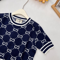 🆕GUCCI新款GG菱格针织上衣,蓝白经典碰撞,演绎摩登复古风情!当经典蓝白邂逅GUCCI标志性GG菱格 🆕GUCCI新款GG菱格针织上衣,蓝白经典碰撞,演绎摩登复古风情!当经典蓝白邂逅GUCCI标志性GG菱格