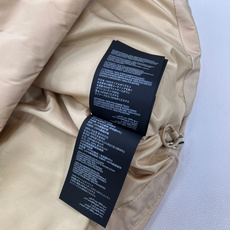 🆕MiuMiu25FW秋冬新款皮革徽标翻领拼接撞色羽绒马甲丨⚠独家高版出品!以皮革拼接+字母徽标为核心设 🆕MiuMiu25FW秋冬新款皮革徽标翻领拼接撞色羽绒马甲丨⚠独家高版出品!以皮革拼接+字母徽标为核心设