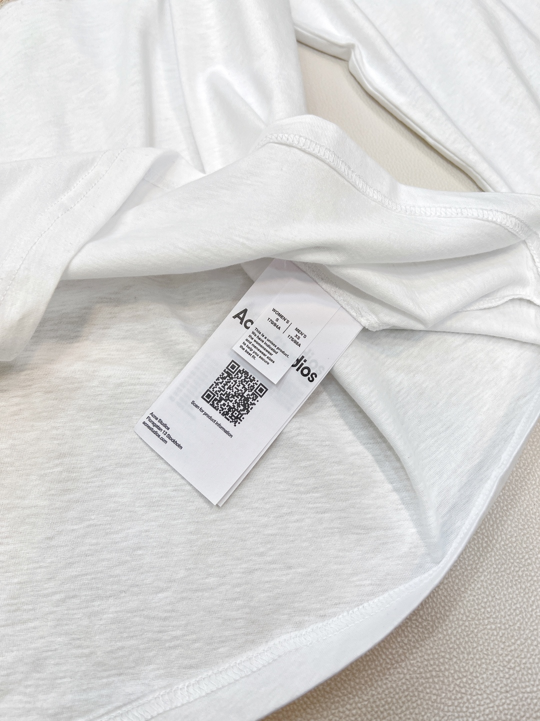 🆕Acne Studios 字母印花贴片长袖T恤，极简主义衣橱基石，甄选优质纯棉面料，打造柔软亲肤的日常