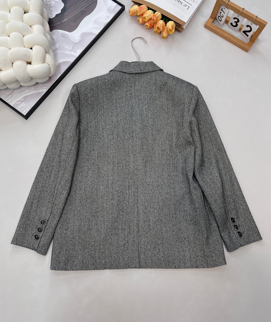 🆕CHANEL新款小香风撞色口袋LOGO包边中长款西服外套，定制的西服面料。复古与摩登的优雅交响，这款小