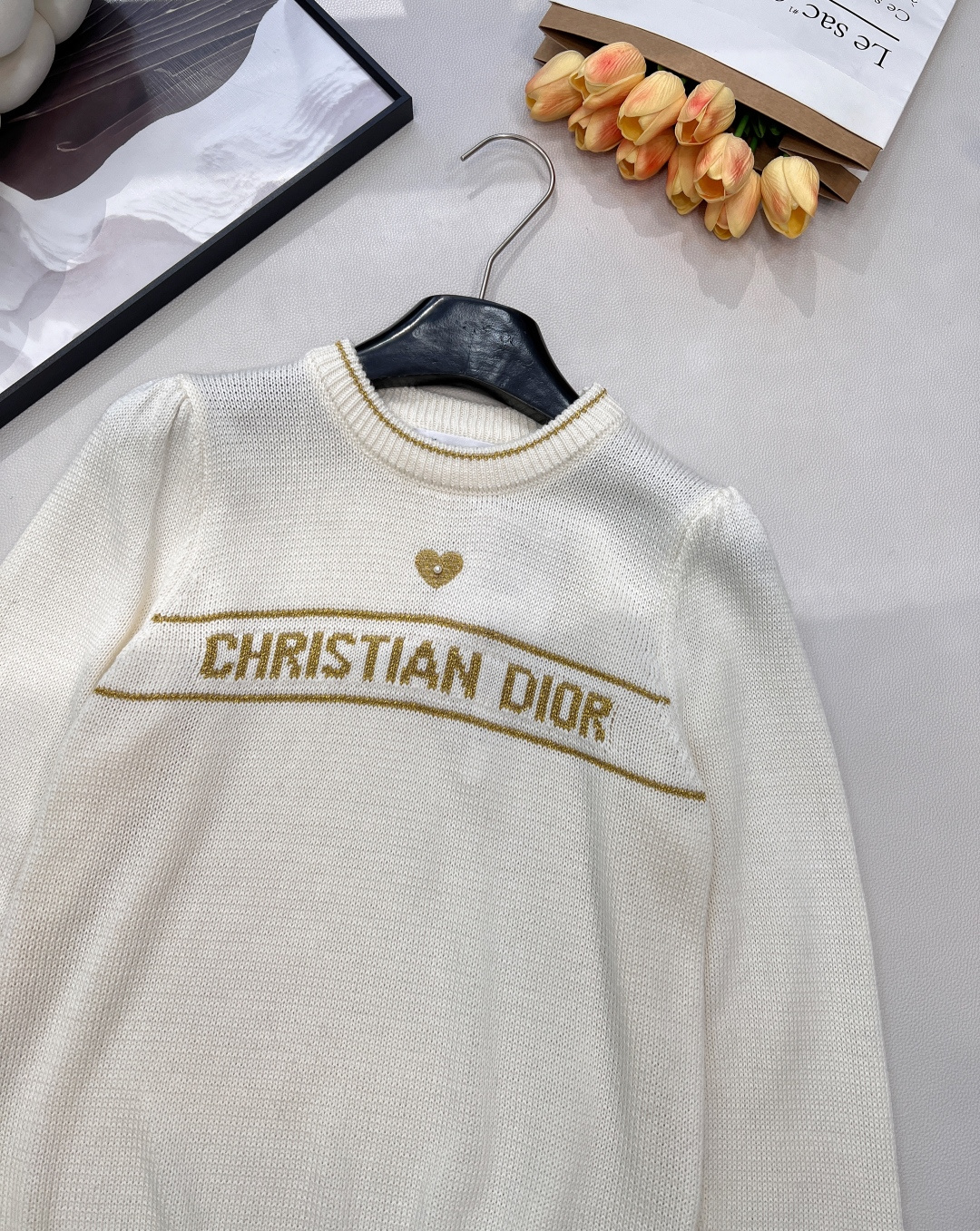 🆕 DIOR 新款爱心字母提花羊毛针织衫毛衣星光织就的温柔，优雅与浪漫的邂逅以细腻的羊毛羊绒面料与精致的