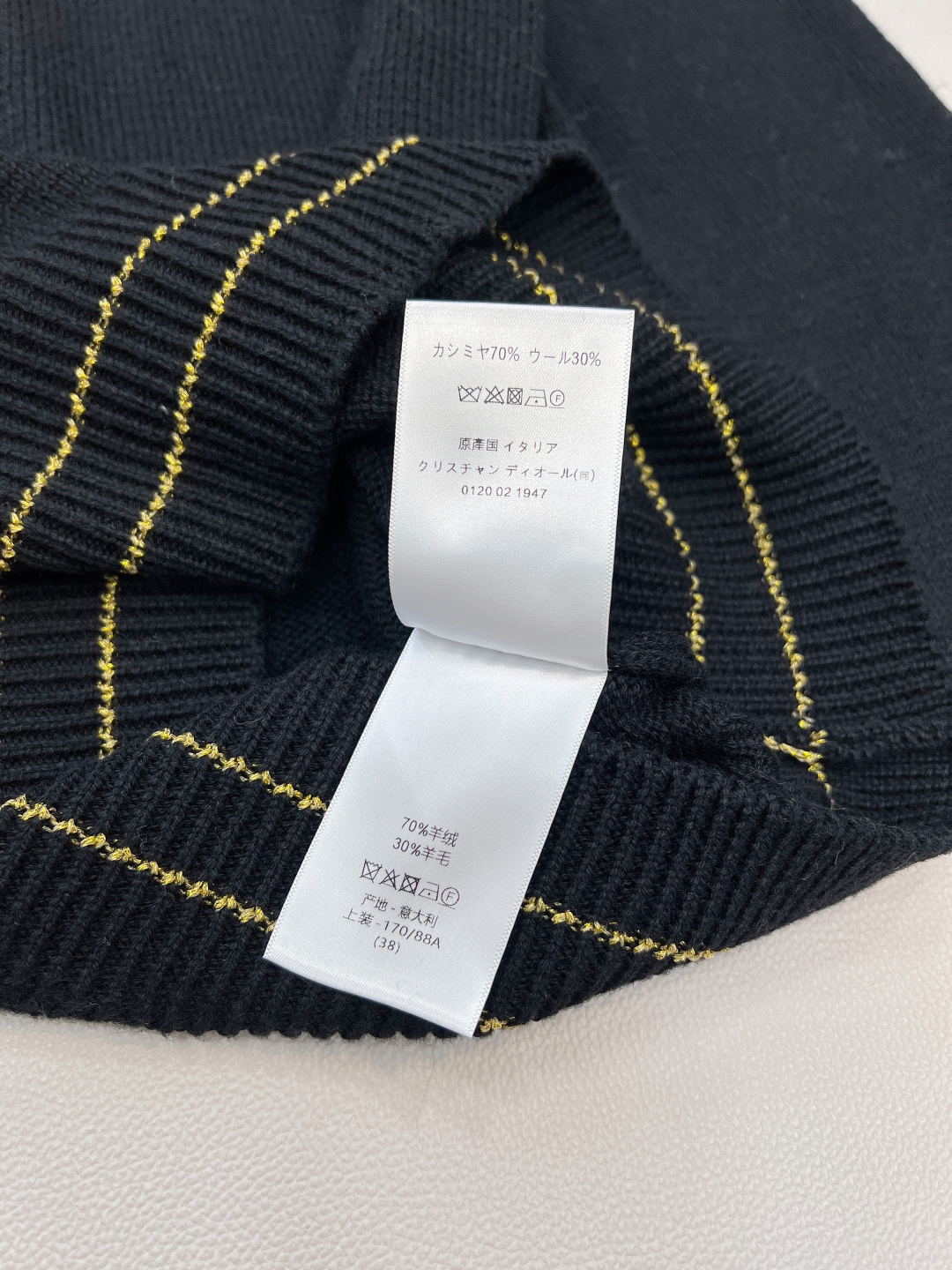 🆕 DIOR 新款爱心字母提花羊毛针织衫毛衣星光织就的温柔，优雅与浪漫的邂逅以细腻的羊毛羊绒面料与精致的