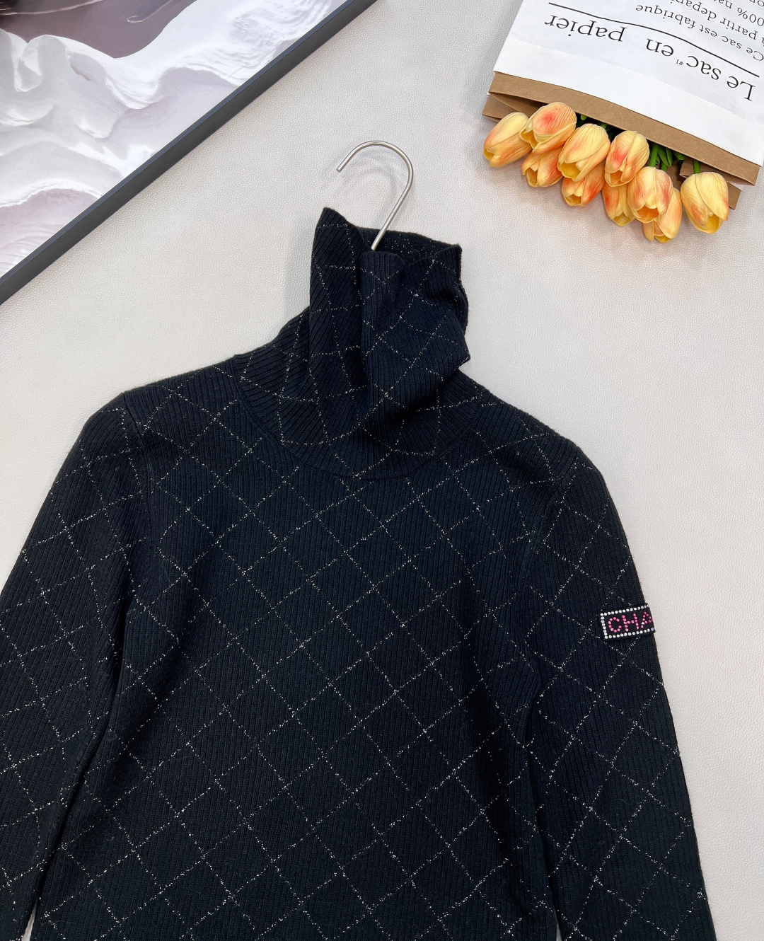 🆕Chanel2025新款高领针织套头毛衣，25coco滑雪🎿系列#定制YB羊毛纱线织造，质感细腻，穿搭