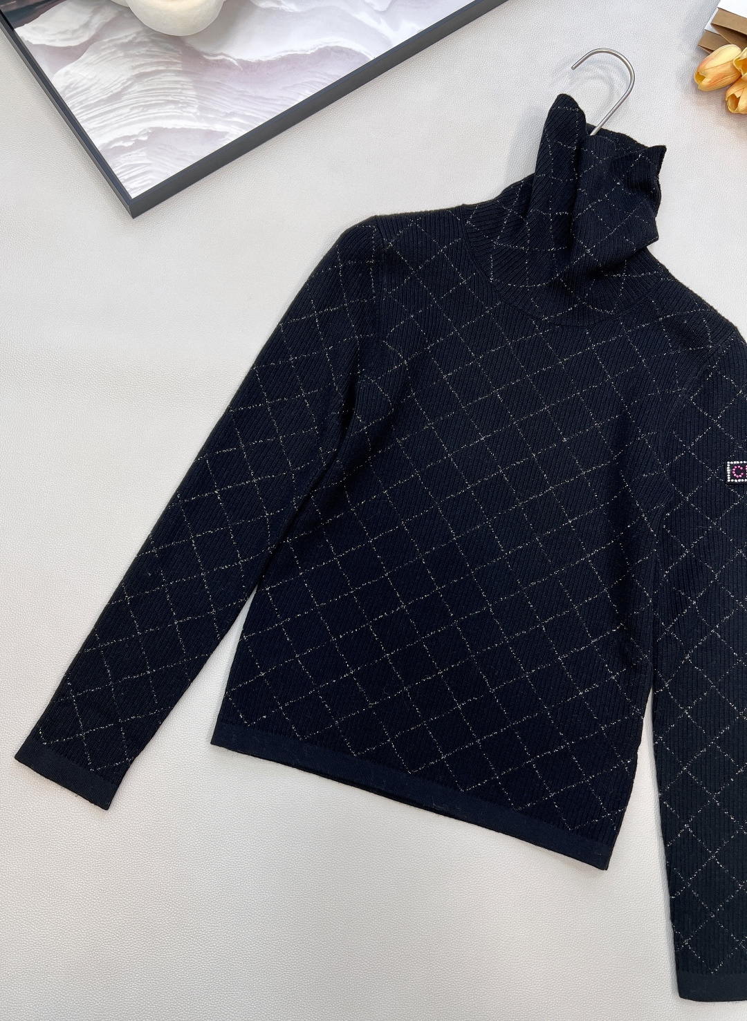 🆕Chanel2025新款高领针织套头毛衣，25coco滑雪🎿系列#定制YB羊毛纱线织造，质感细腻，穿搭