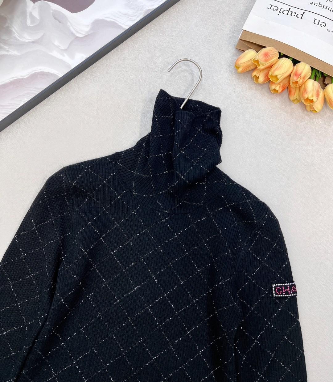 🆕Chanel2025新款高领针织套头毛衣，25coco滑雪🎿系列#定制YB羊毛纱线织造，质感细腻，穿搭