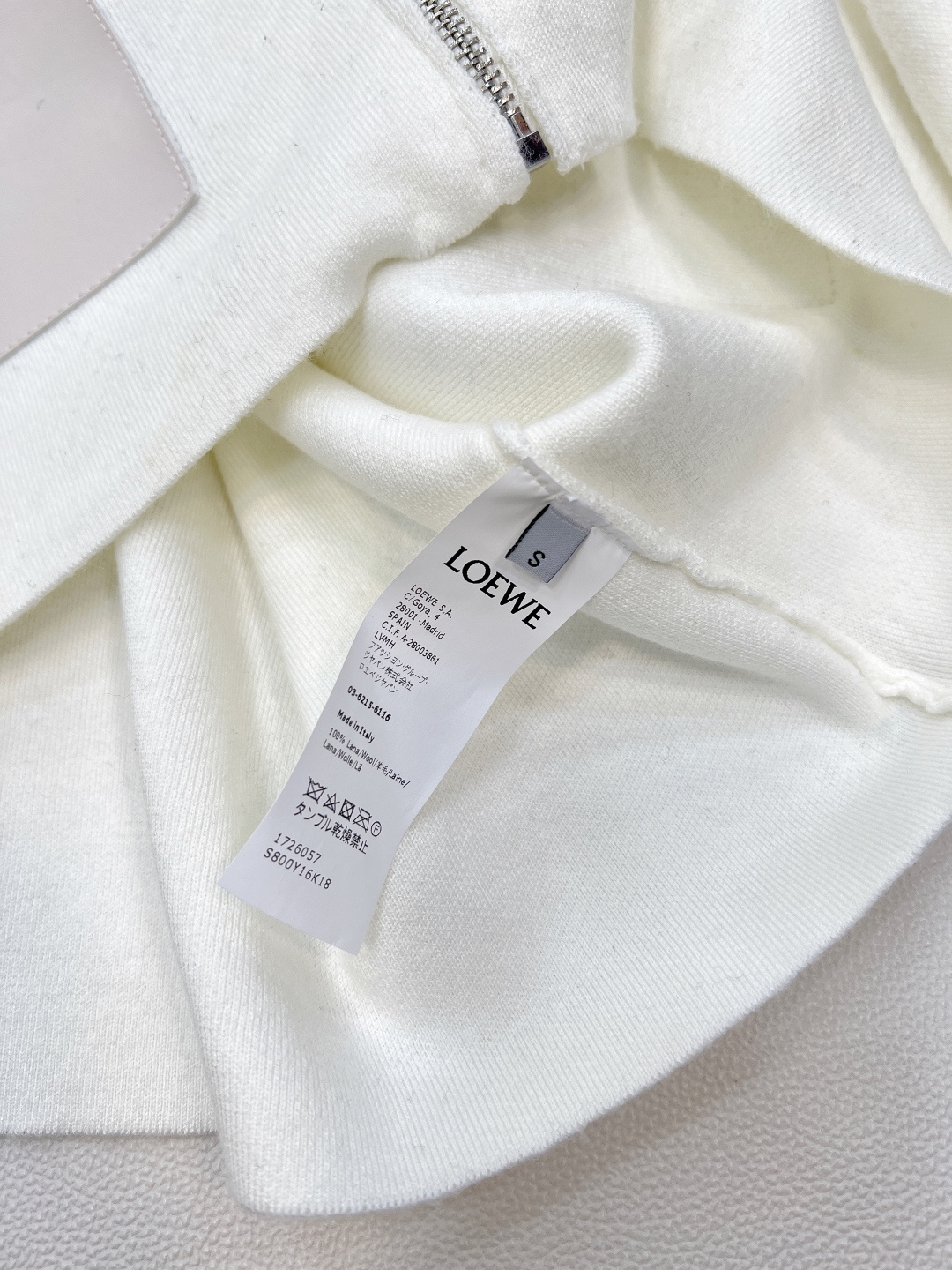 🆕Loewe2025新款连帽拉链针织外套，定制YB羊毛纱线材质，舒适透气，垂顺有型，连帽针织拉链外套裁剪