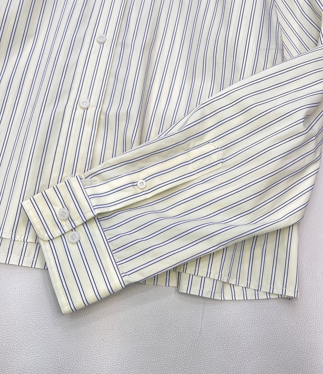 🆕Miumiu25Fw秋冬新款 条纹徽标短款长袖衬衫丨⚠独家yb开发！高版出品！100%纯棉面料挺括又透