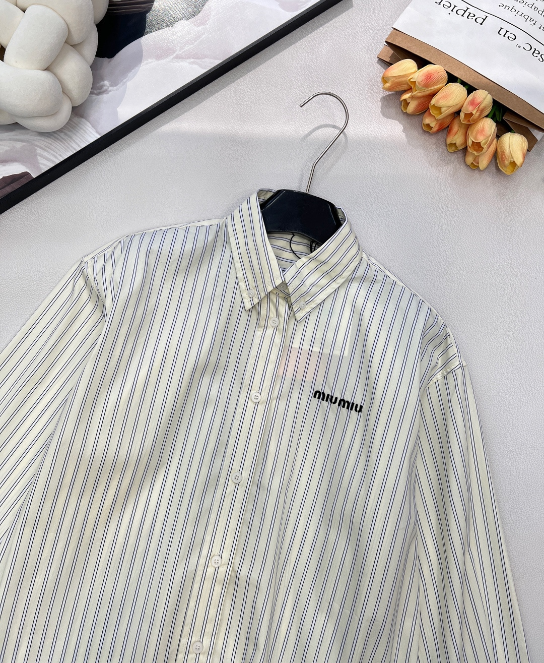 🆕Miumiu25Fw秋冬新款 条纹徽标短款长袖衬衫丨⚠独家yb开发！高版出品！100%纯棉面料挺括又透