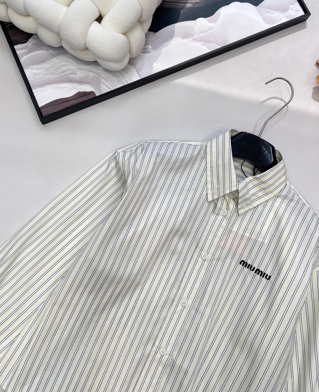 🆕Miumiu25Fw秋冬新款 条纹徽标短款长袖衬衫丨⚠独家yb开发！高版出品！100%纯棉面料挺括又透