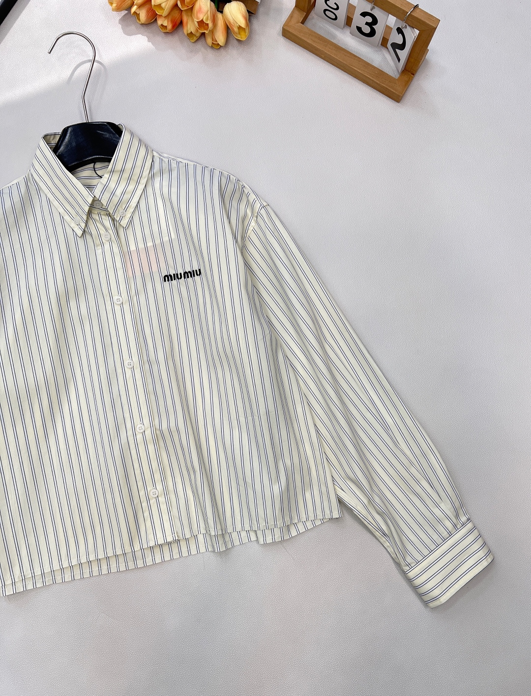 🆕Miumiu25Fw秋冬新款 条纹徽标短款长袖衬衫丨⚠独家yb开发！高版出品！100%纯棉面料挺括又透