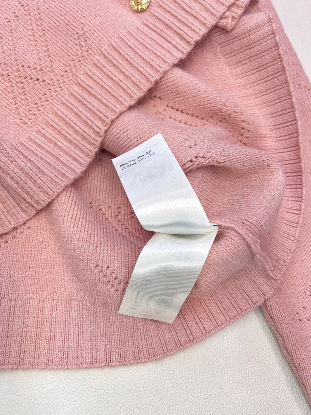 🆕LOUIS VUITTON2025秋冬女士针织开衫，老花织就的优雅暖调，挑孔设计演绎别致风情，经典老花