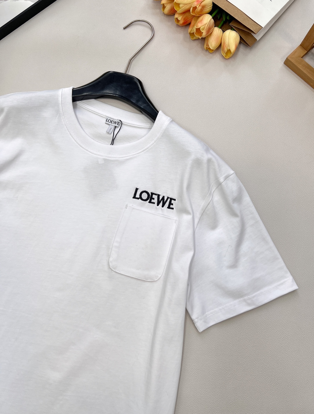 🆕Loewe2025新款口袋徽标圆领𝑇𝑒𝑒，Loew✖️Louis wain联名系列#定制YB原生全棉材