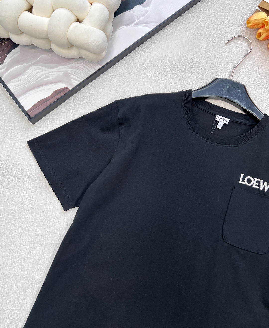 🆕Loewe2025新款口袋徽标圆领𝑇𝑒𝑒，Loew✖️Louis wain联名系列#定制YB原生全棉材