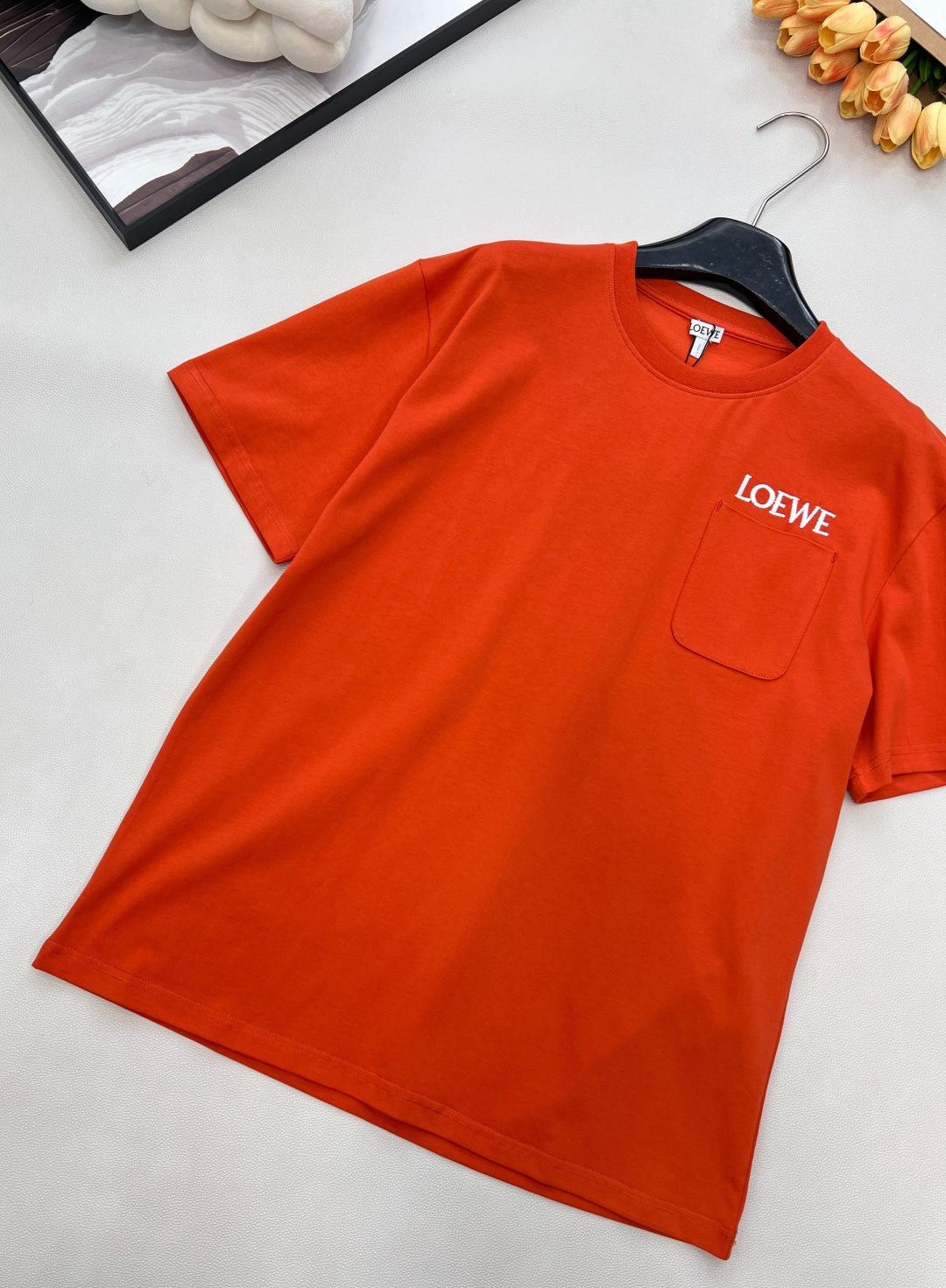 🆕Loewe2025新款口袋徽标圆领𝑇𝑒𝑒，Loew✖️Louis wain联名系列#定制YB原生全棉材