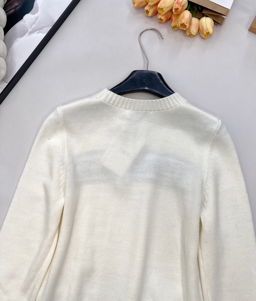 🆕 DIOR 经典款字母提花羊毛针织衫毛衣星光织就的温柔，优雅与浪漫的邂逅以细腻的羊毛羊绒面料与精致的字