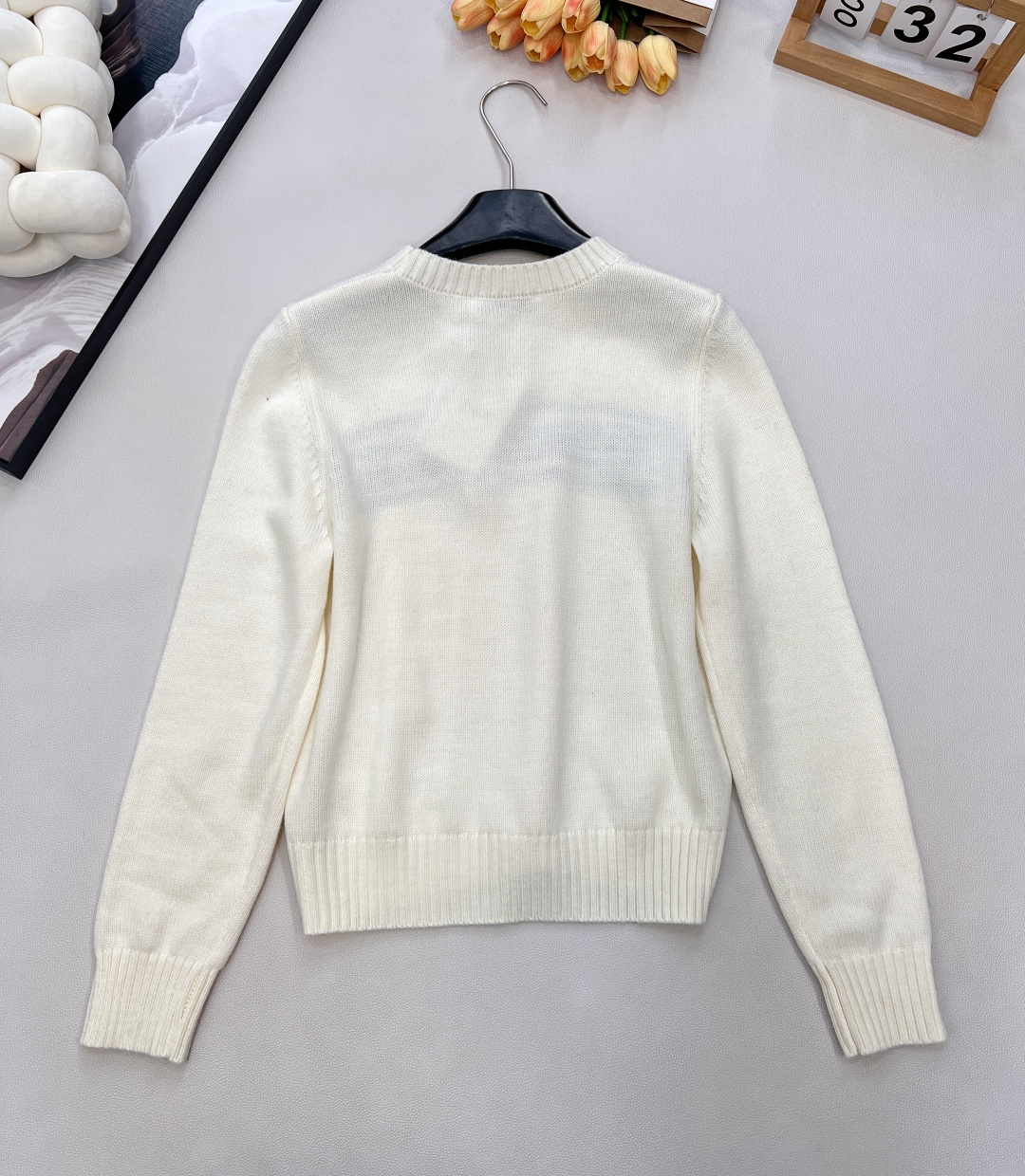 🆕 DIOR 经典款字母提花羊毛针织衫毛衣星光织就的温柔，优雅与浪漫的邂逅以细腻的羊毛羊绒面料与精致的字