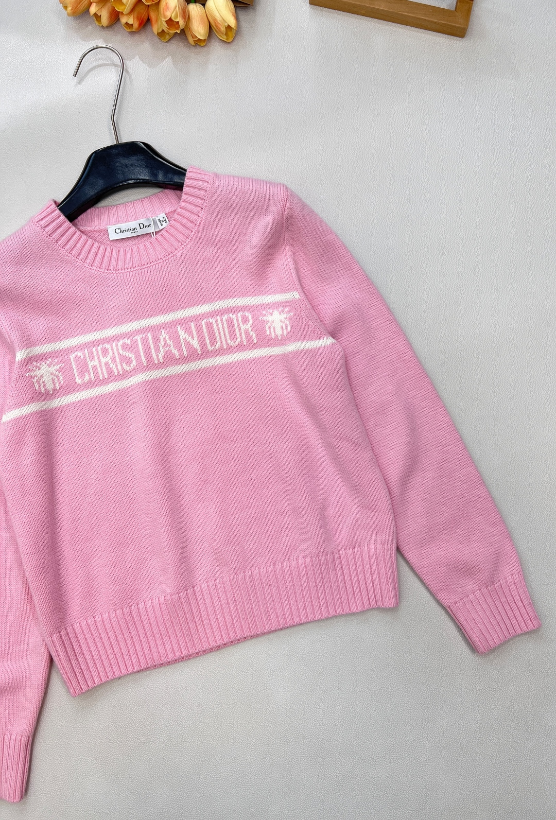 🆕 DIOR 经典款字母提花羊毛针织衫毛衣星光织就的温柔，优雅与浪漫的邂逅以细腻的羊毛羊绒面料与精致的字